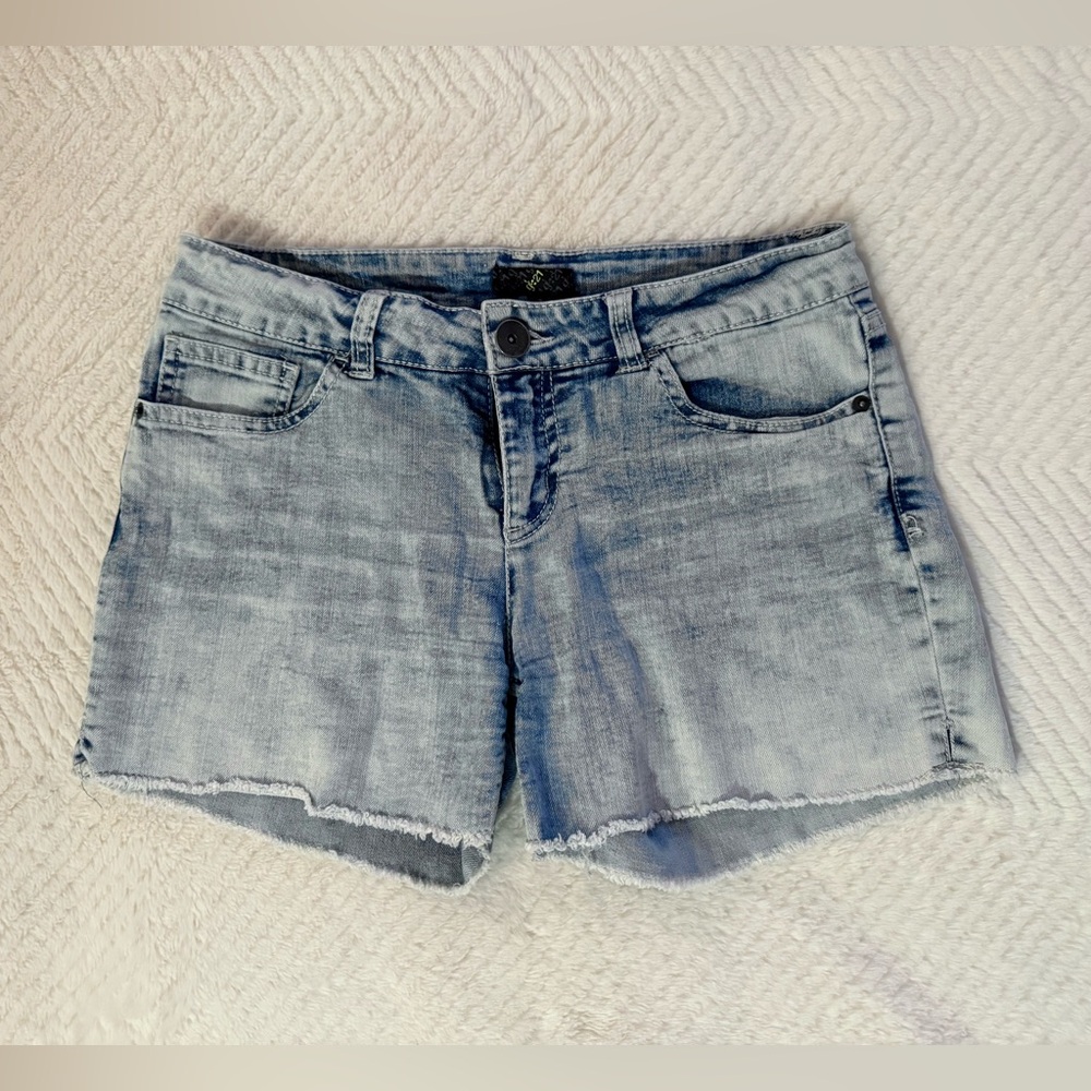 Frayed Hem Light Blue Denim Shorts